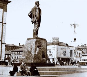 Quelle prime poesie in piazza Majakovskij