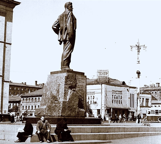 Quelle prime poesie in piazza Majakovskij
