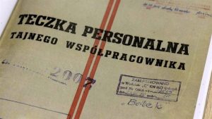 Accuse a Wałęsa: lui incassa e rilancia