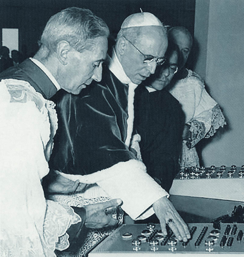 Pio XII alla Radio Vaticana
