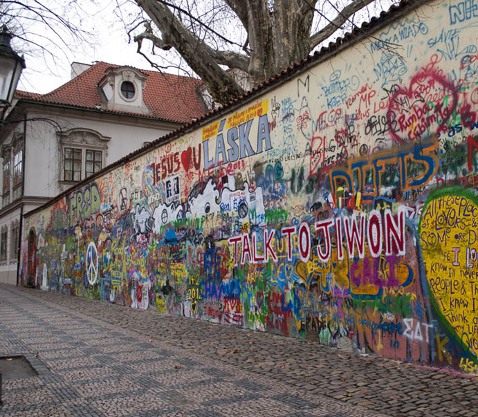 Da Lenin a Lennon: il Muro più famoso di Praga